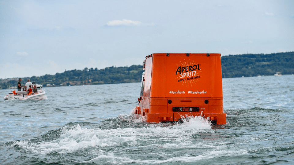 Amfibie voertuig varen