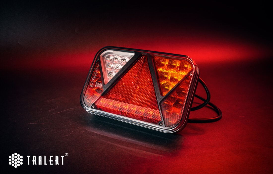 Feux LED avec connecteur et triangle FT-270