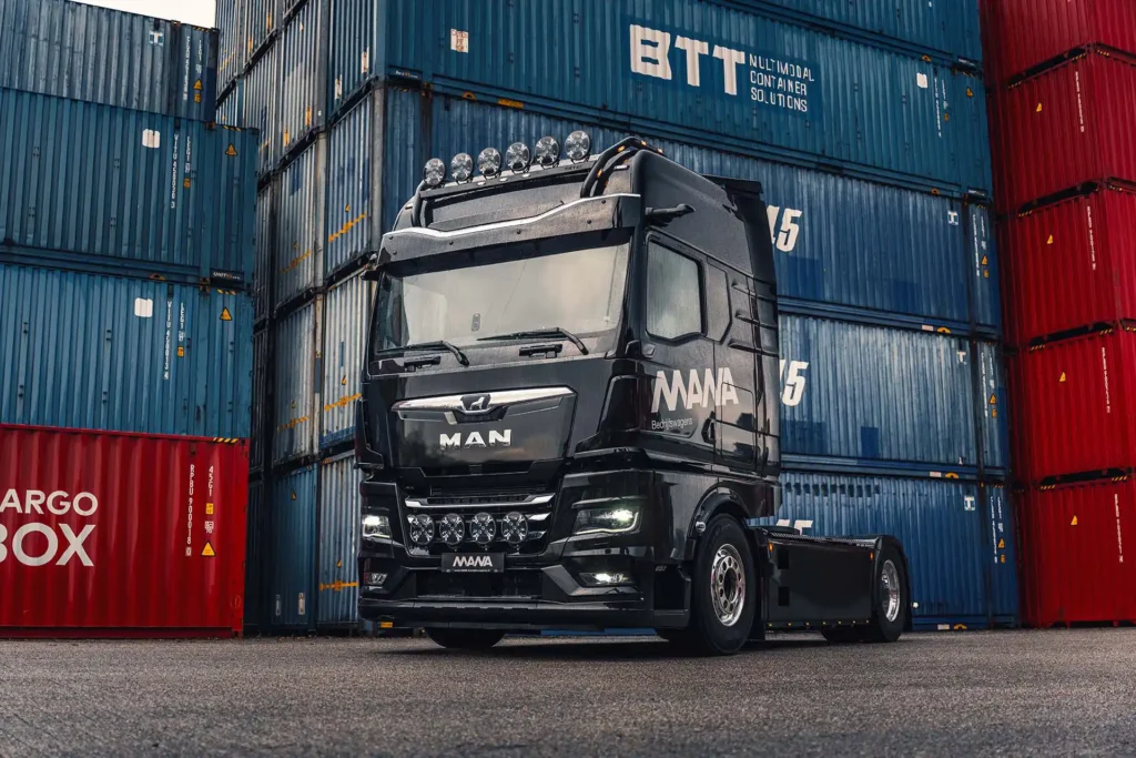 2-MANA-demo-fotoshoot-TRALERT-verkleind