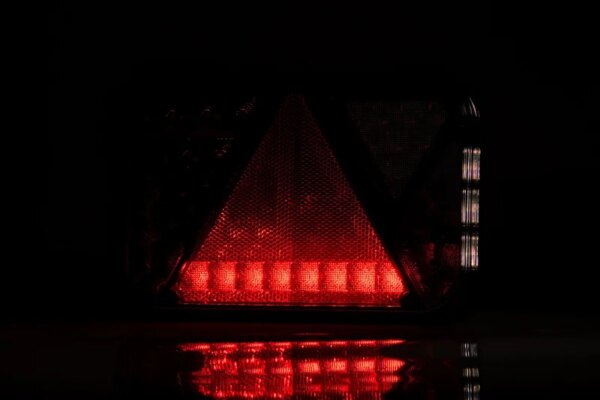Links | LED achterlicht met geïntegreerde canbus-oplossing & mistlicht