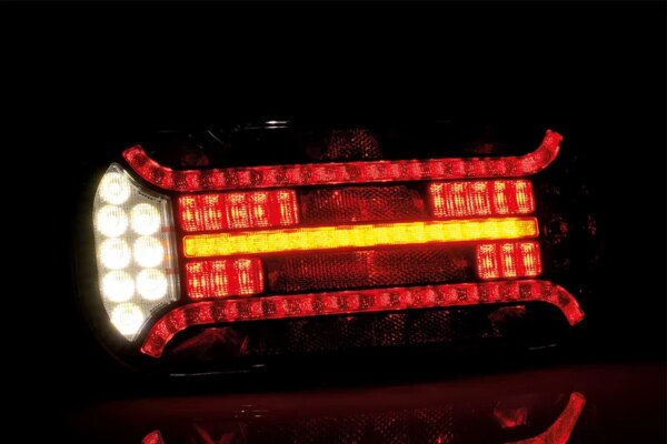 Rechts | LED achterlicht met driehoek reflector & kentekenlicht | 12-24v | VC-3112-FT-610 P T LED DI-VC-3112-3