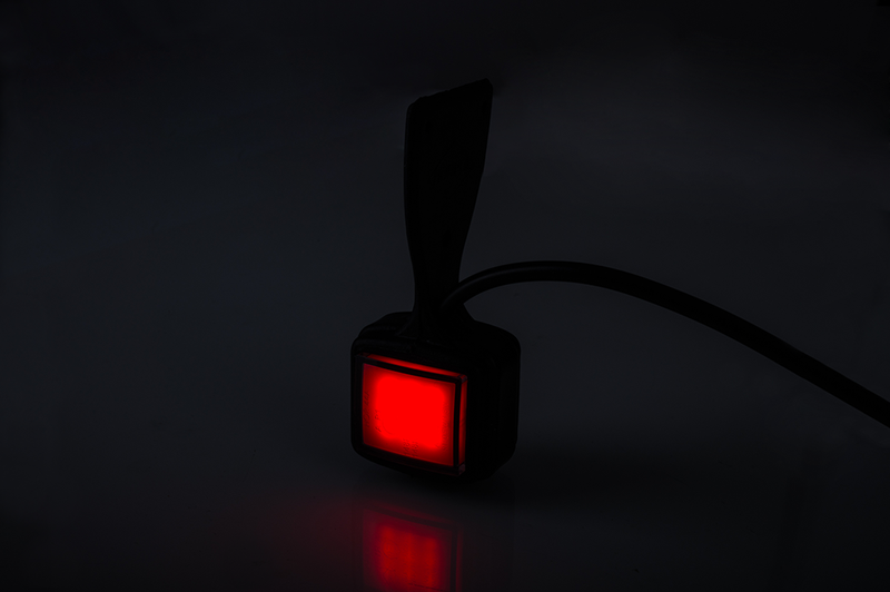 LED breedtelamp rechts rood-wit 12-24v 25cm kabel-LD 3115/P-MB-4902RW-6 LED breedtelamp rechts rood-wit 12-24v 25cm kabel-LD 3115/P-MB-4902RW-6