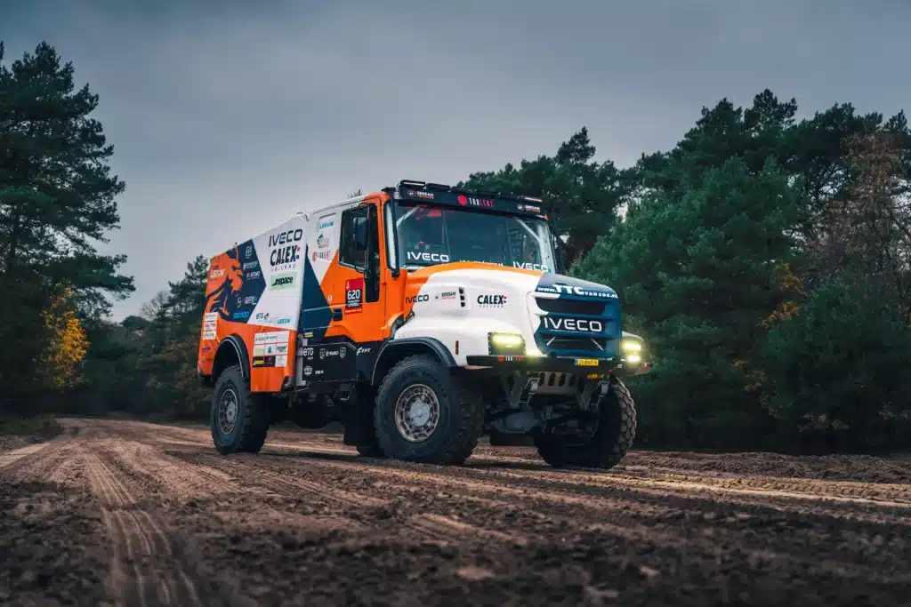 002-Iveco-Dakar-Truck-Leeuw-Rallysport