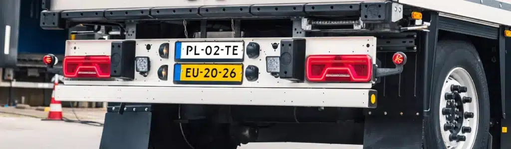 vrachtwagen met 2 kentekenplaten