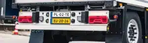 vrachtwagen met 2 kentekenplaten