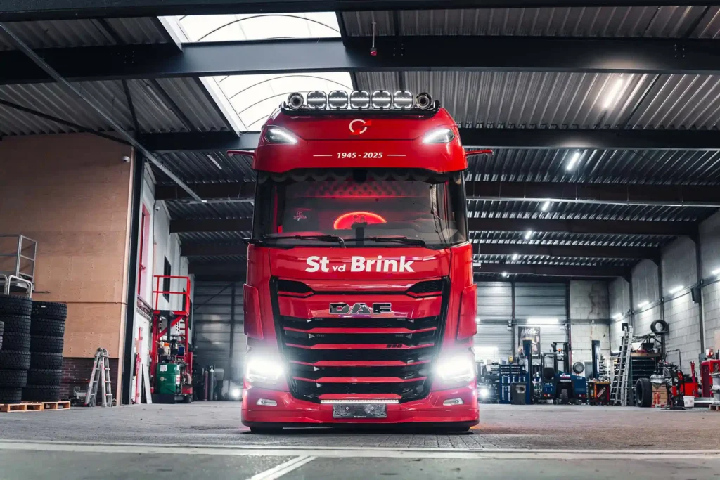 43-St-vd-Brink-80-jaar-DAF-TRALERT-klein