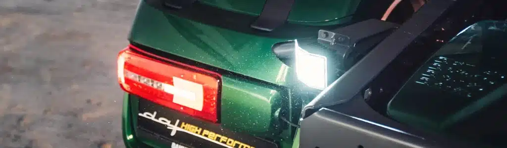 krachtige werklamp op een truck