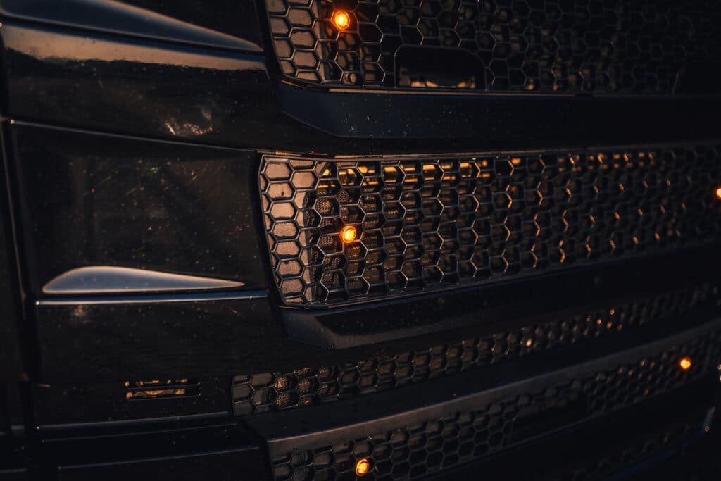 Feux flash LED dans la grille