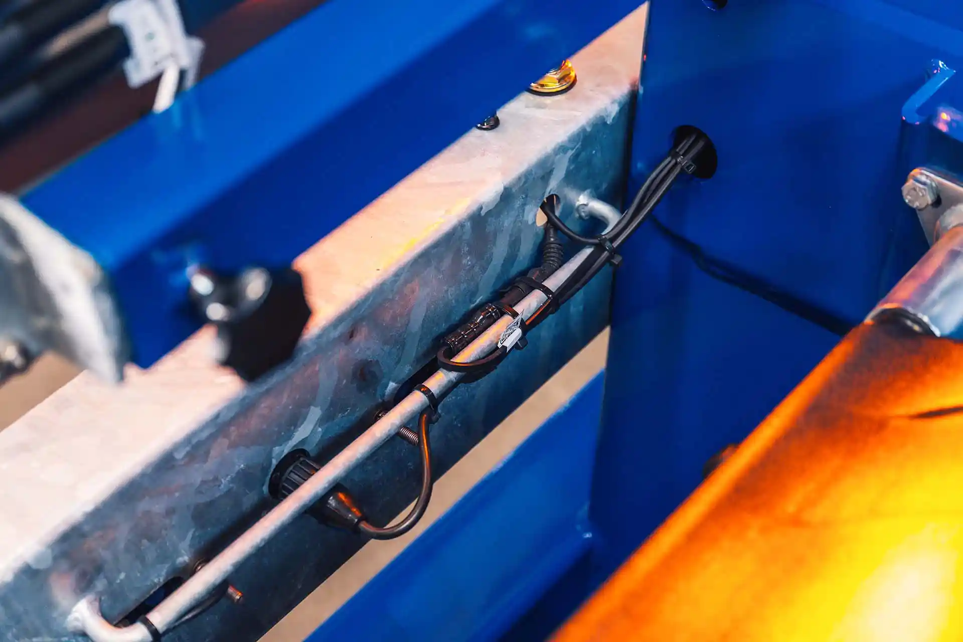 161-BlueQuip glass trailer-small