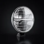 TRALERT LED R112 verstraler met dagrijverlichting, zwarte ronde behuizing, studiofoto
