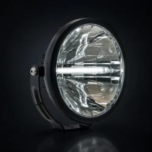 TRALERT WD-5050 LED verstraler met witte dagrijverlichting op donkere studioachtergrond