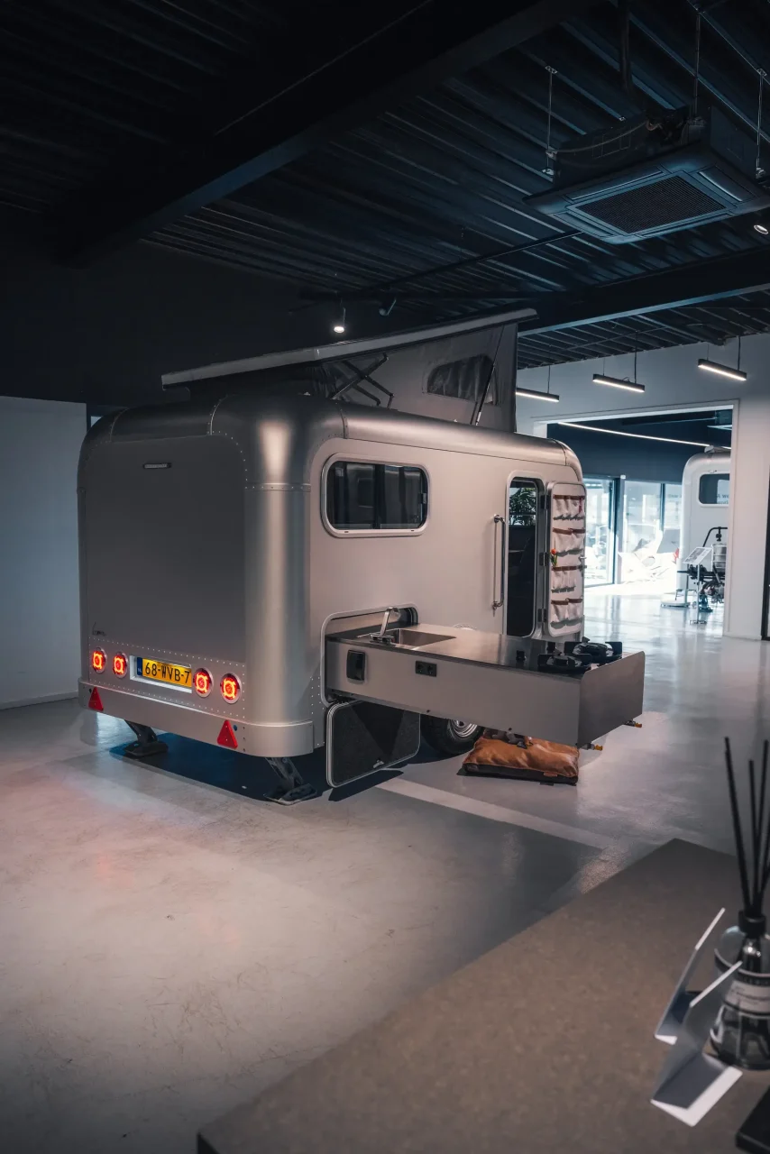 Lume-Traveler-TRALERT-luxe-caravans